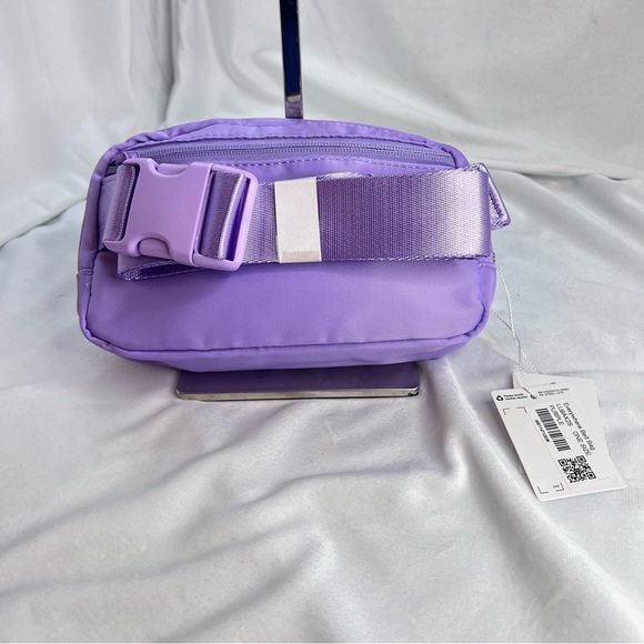 LULULEMON Purple Everywhere Belt Bag NWT - Picture 4 of 6